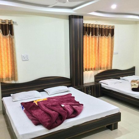 Hotel Vrandavan Palace Near Mahakal Temple Uddzsaín Kültér fotó