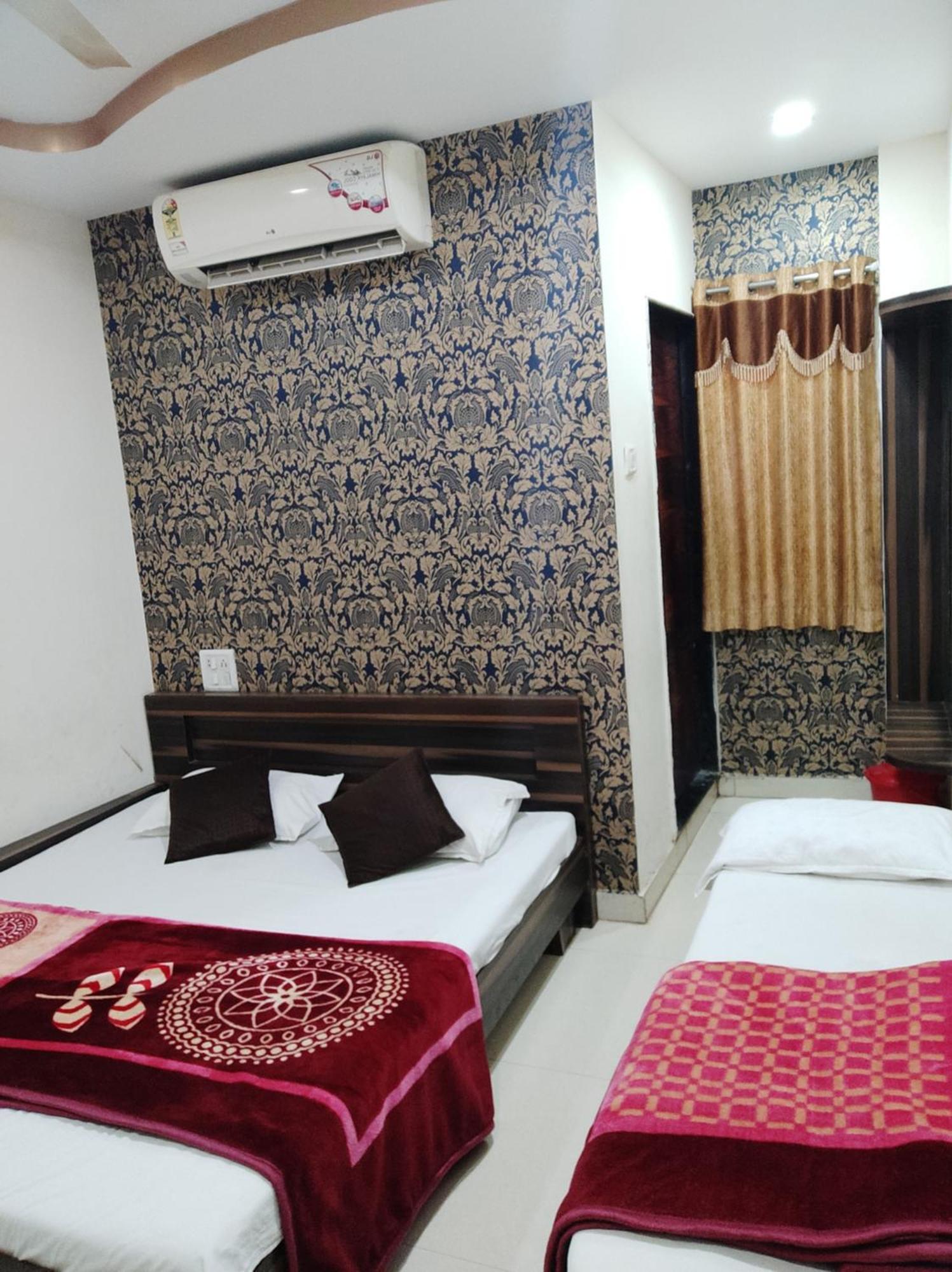 Hotel Vrandavan Palace Near Mahakal Temple Uddzsaín Kültér fotó