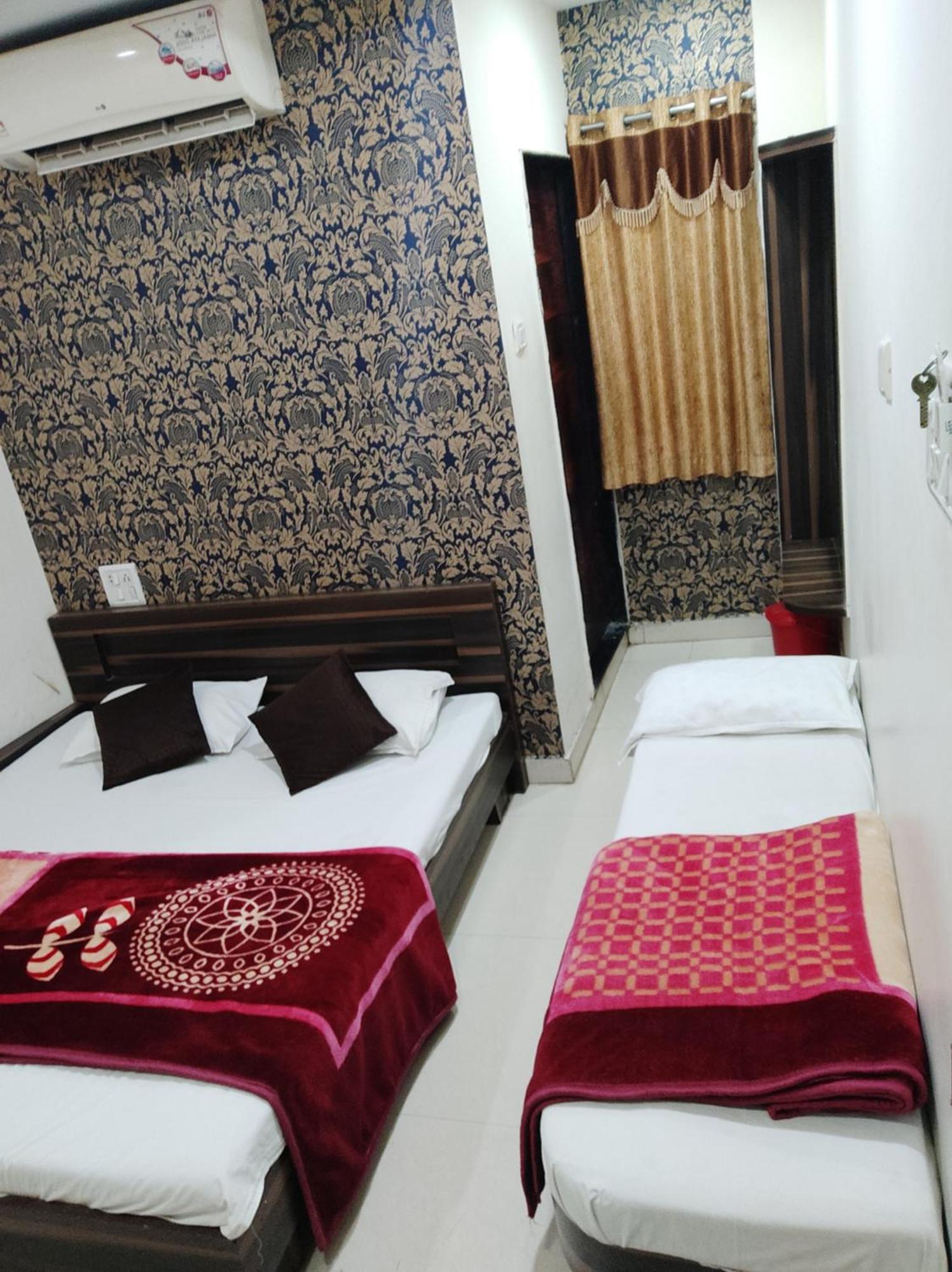 Hotel Vrandavan Palace Near Mahakal Temple Uddzsaín Kültér fotó
