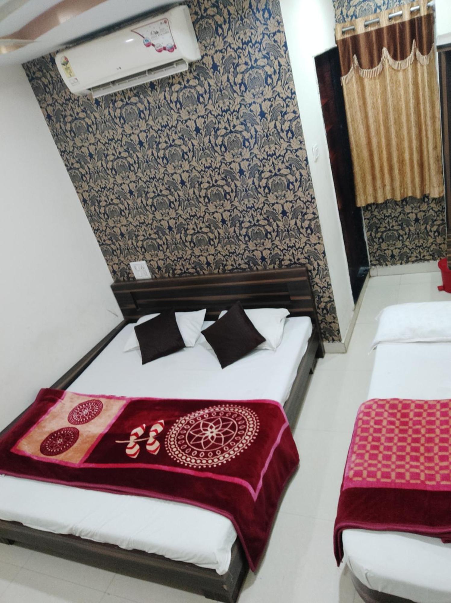 Hotel Vrandavan Palace Near Mahakal Temple Uddzsaín Kültér fotó