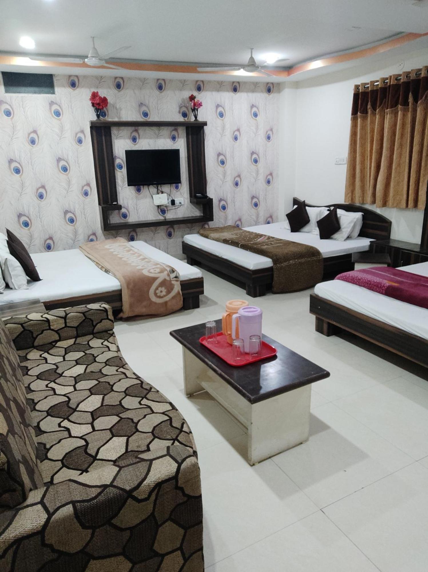 Hotel Vrandavan Palace Near Mahakal Temple Uddzsaín Kültér fotó