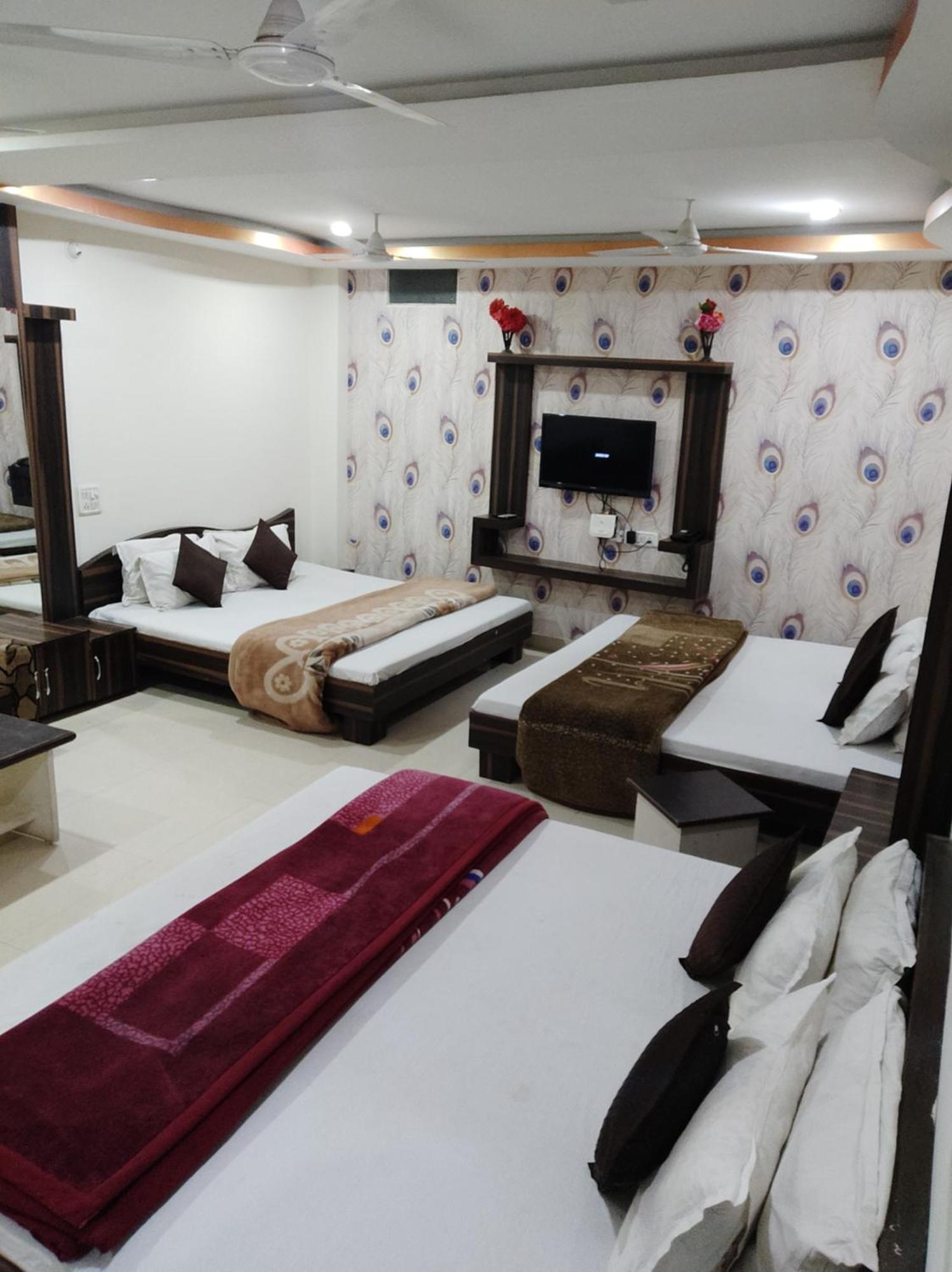 Hotel Vrandavan Palace Near Mahakal Temple Uddzsaín Kültér fotó