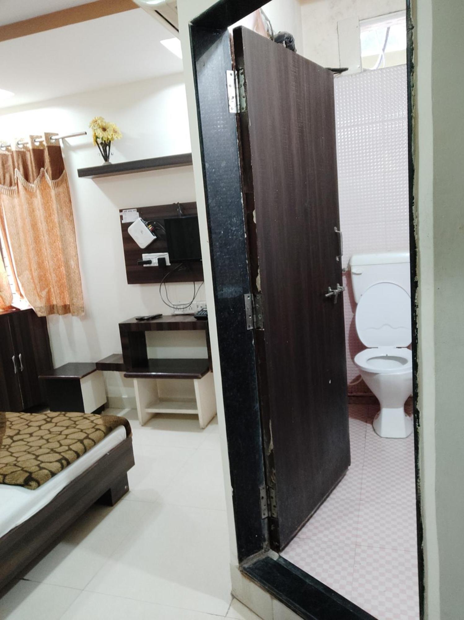 Hotel Vrandavan Palace Near Mahakal Temple Uddzsaín Kültér fotó