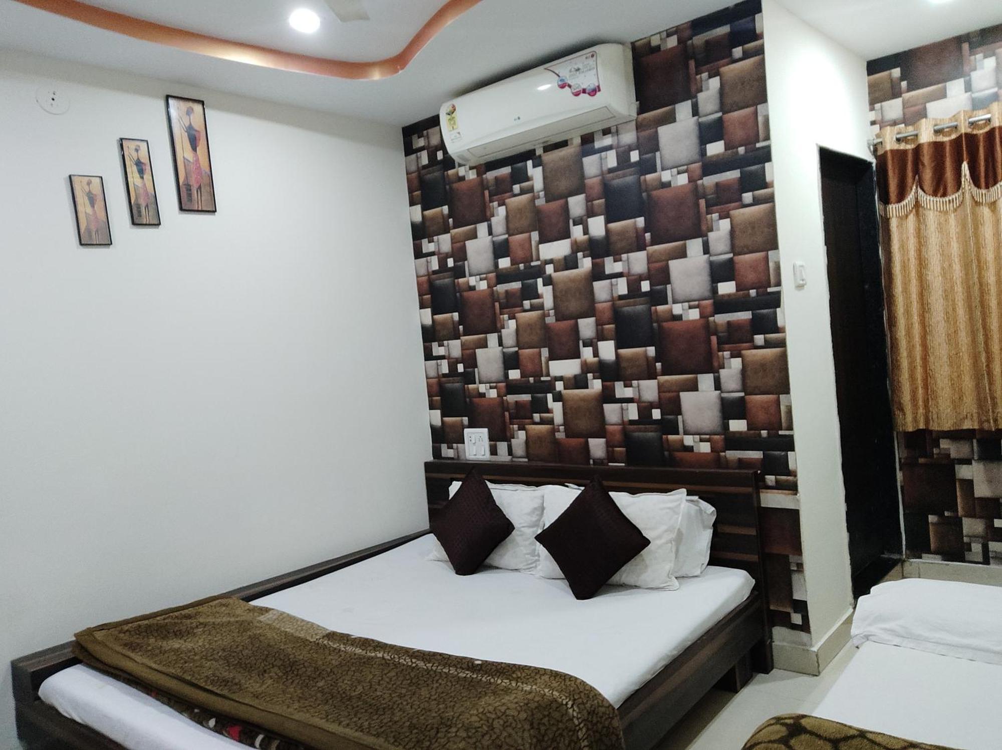 Hotel Vrandavan Palace Near Mahakal Temple Uddzsaín Kültér fotó