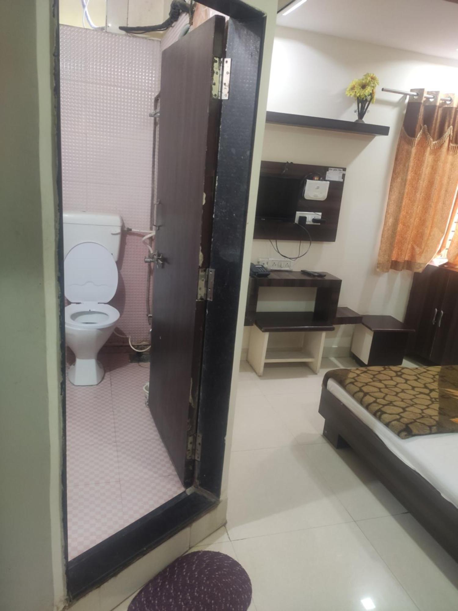 Hotel Vrandavan Palace Near Mahakal Temple Uddzsaín Kültér fotó