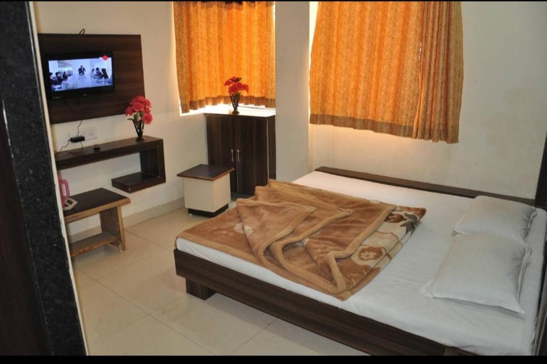 Hotel Vrandavan Palace Near Mahakal Temple Uddzsaín Kültér fotó