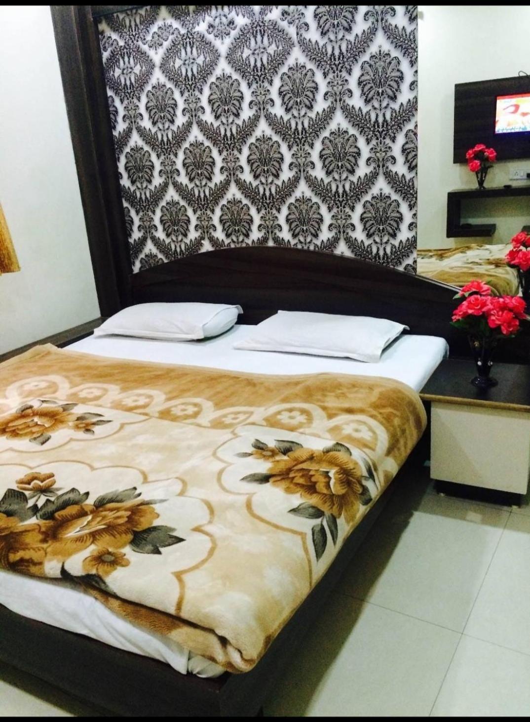 Hotel Vrandavan Palace Near Mahakal Temple Uddzsaín Kültér fotó