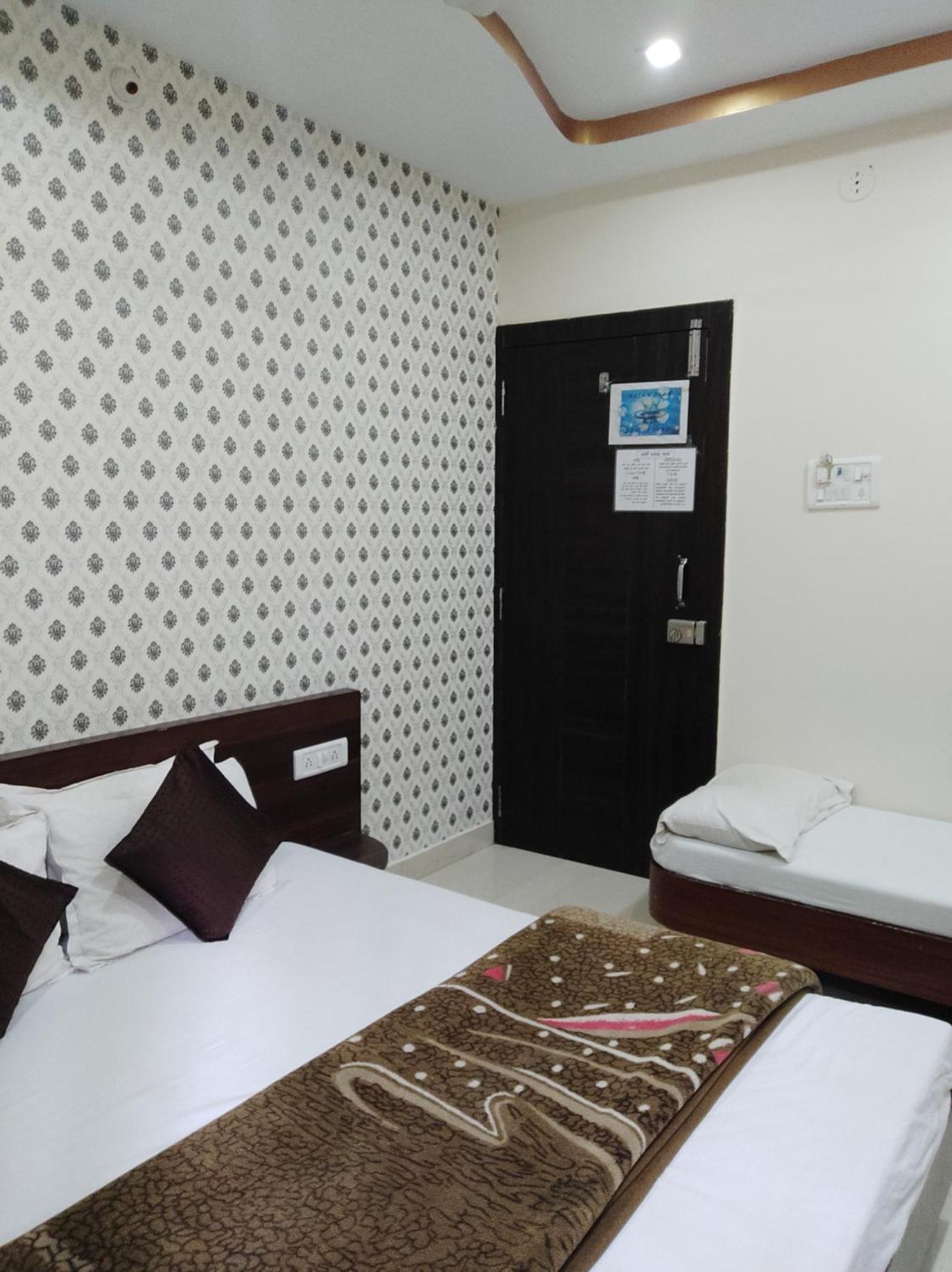 Hotel Vrandavan Palace Near Mahakal Temple Uddzsaín Kültér fotó